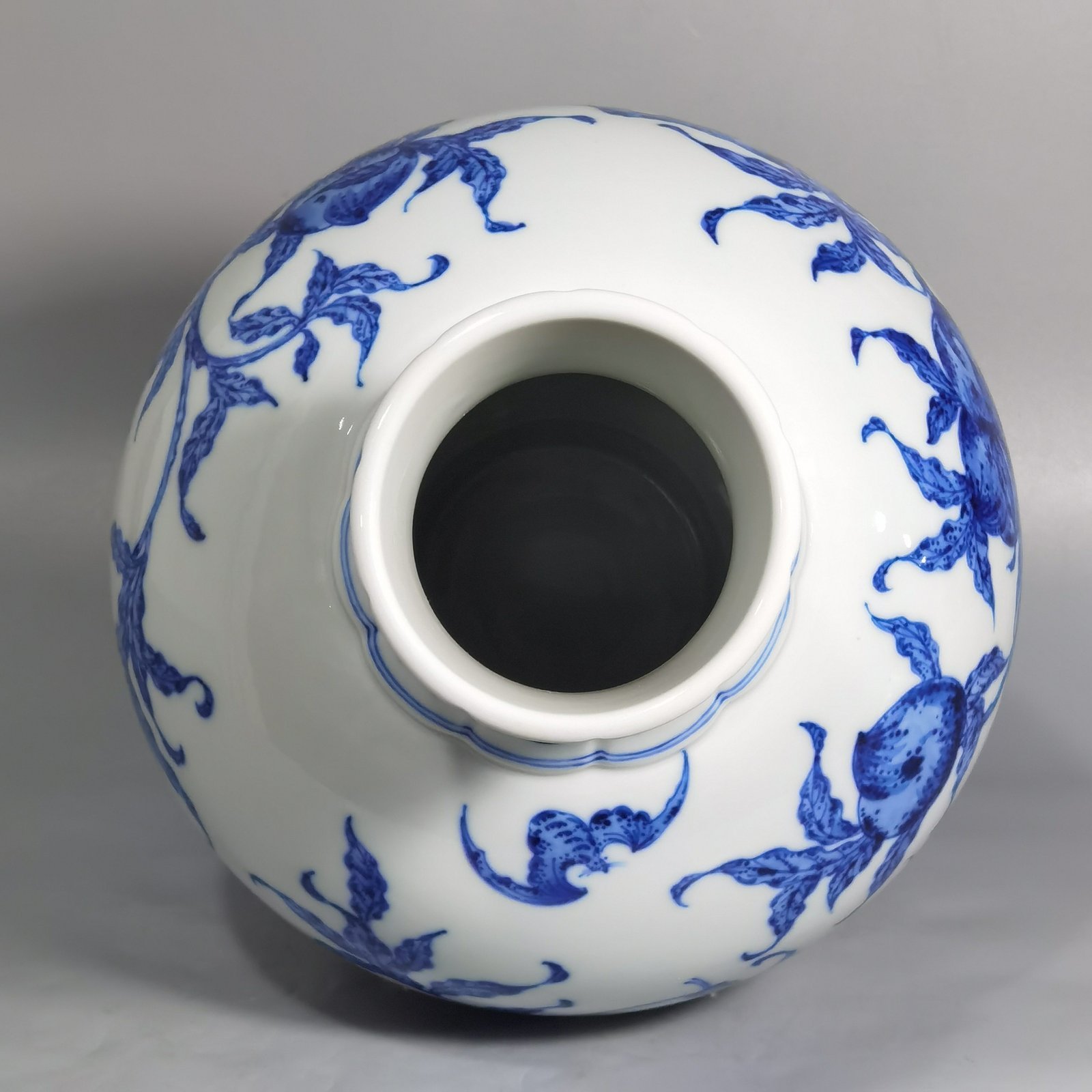 Qing Dynasty Qianlong blue and white five bats and nine peach pattern vase