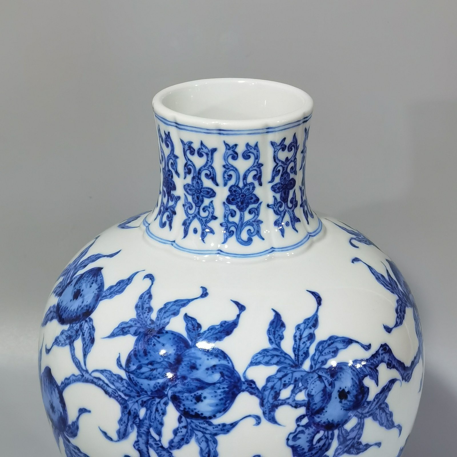 Qing Dynasty Qianlong blue and white five bats and nine peach pattern vase