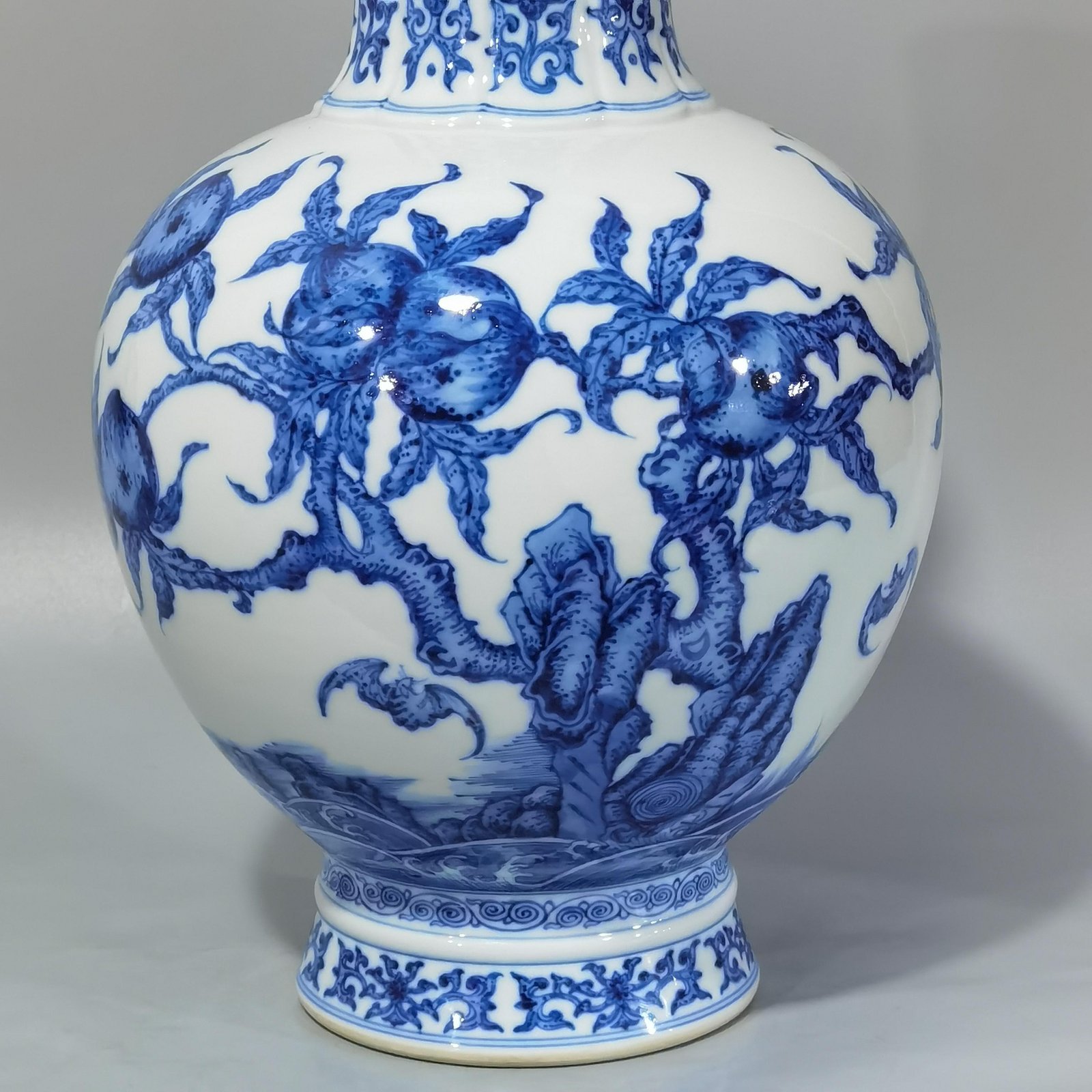 Qing Dynasty Qianlong blue and white five bats and nine peach pattern vase