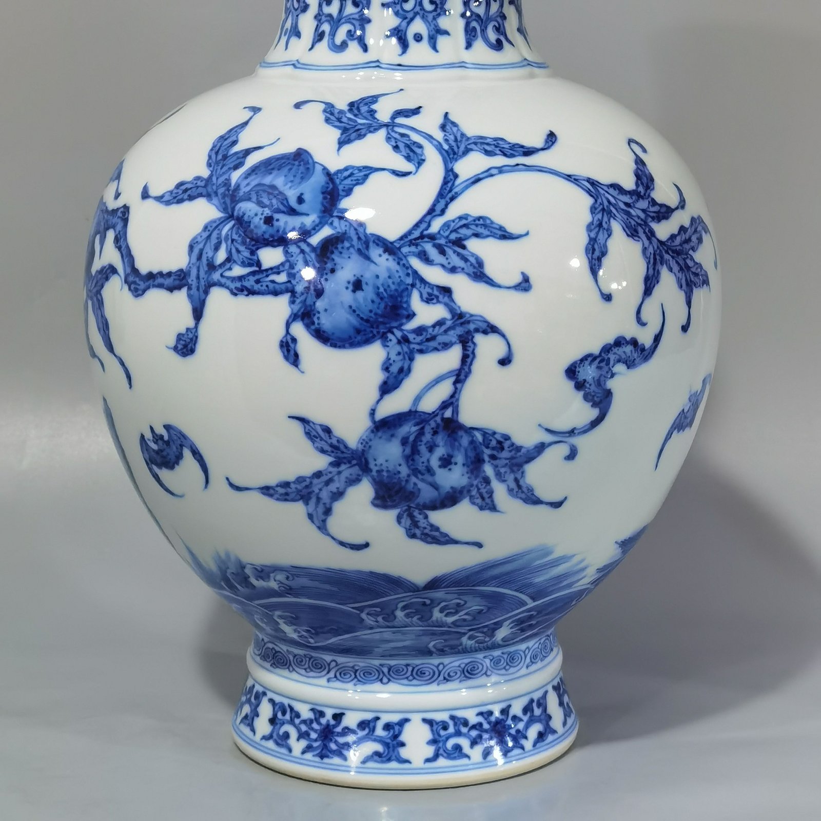 Qing Dynasty Qianlong blue and white five bats and nine peach pattern vase