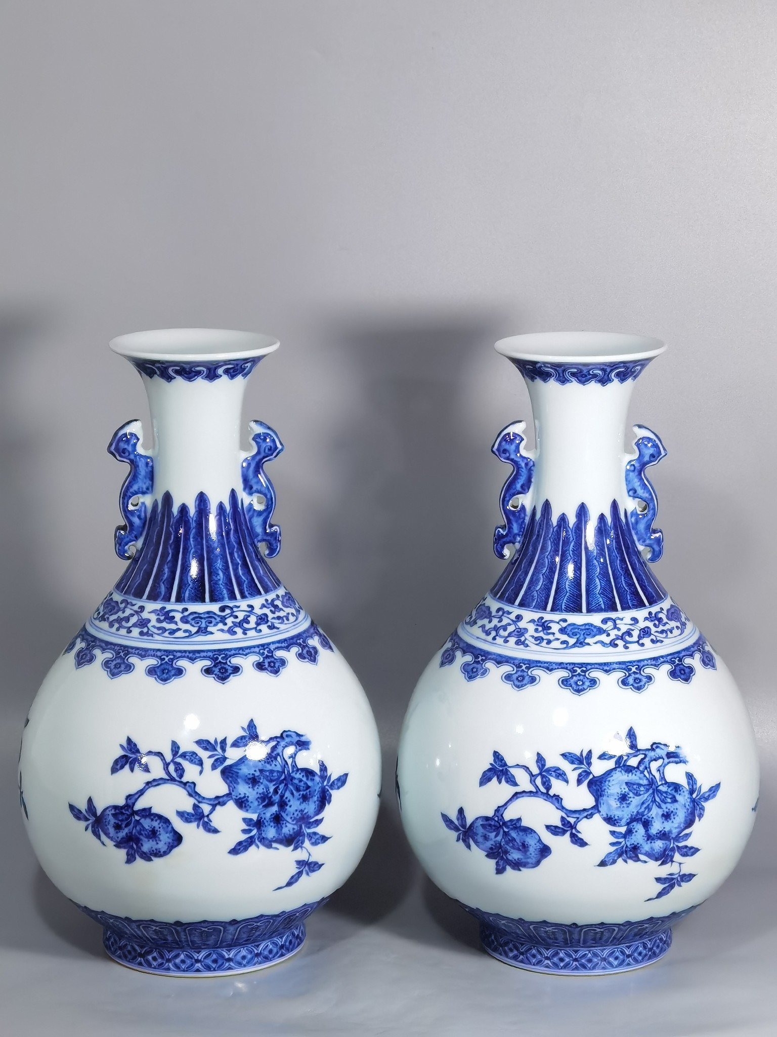 Qing Dynasty Qianlong blue and white mphora with folded branches