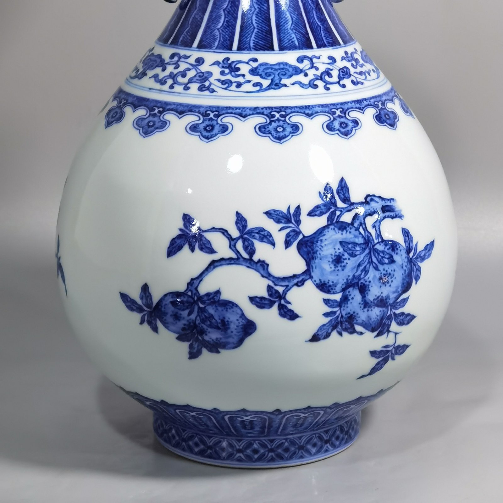 Qing Dynasty Qianlong blue and white mphora with folded branches
