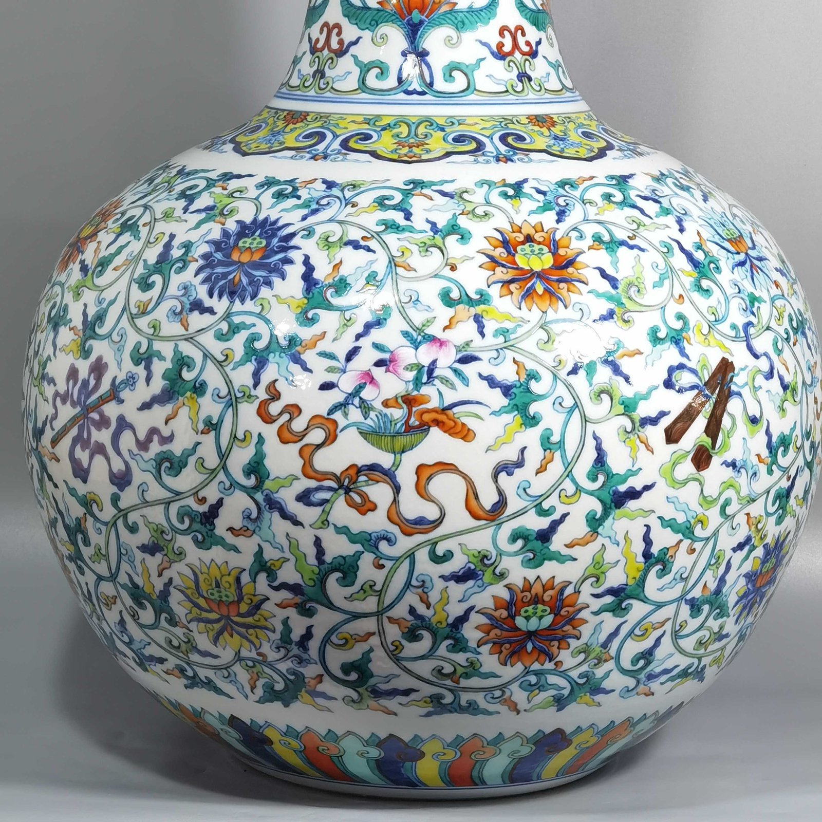 Qing Dynasty Qianlong blue and white doucai passion flower sphere vase