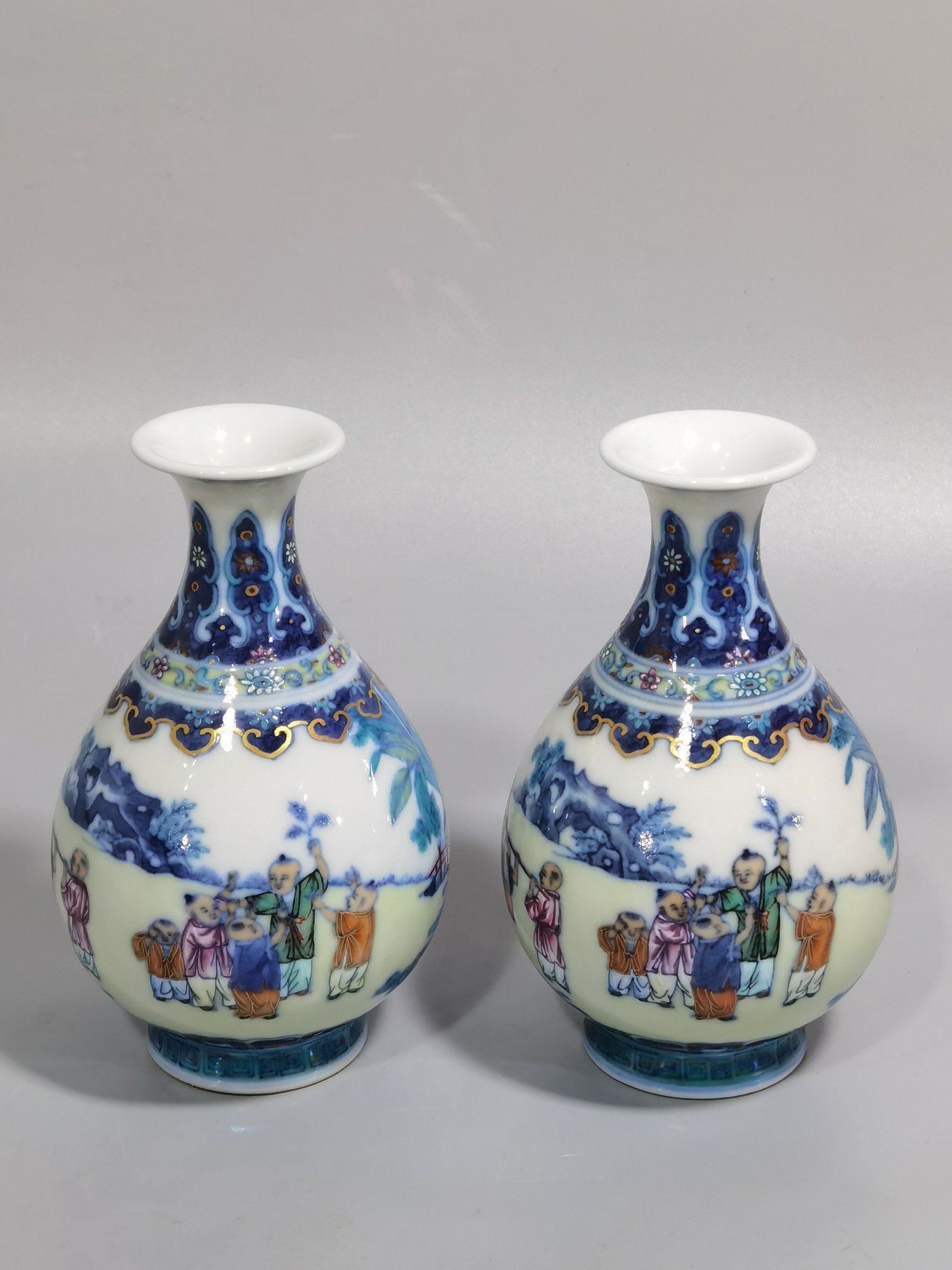 Qing Dynasty Qianlong blue and white jade pot