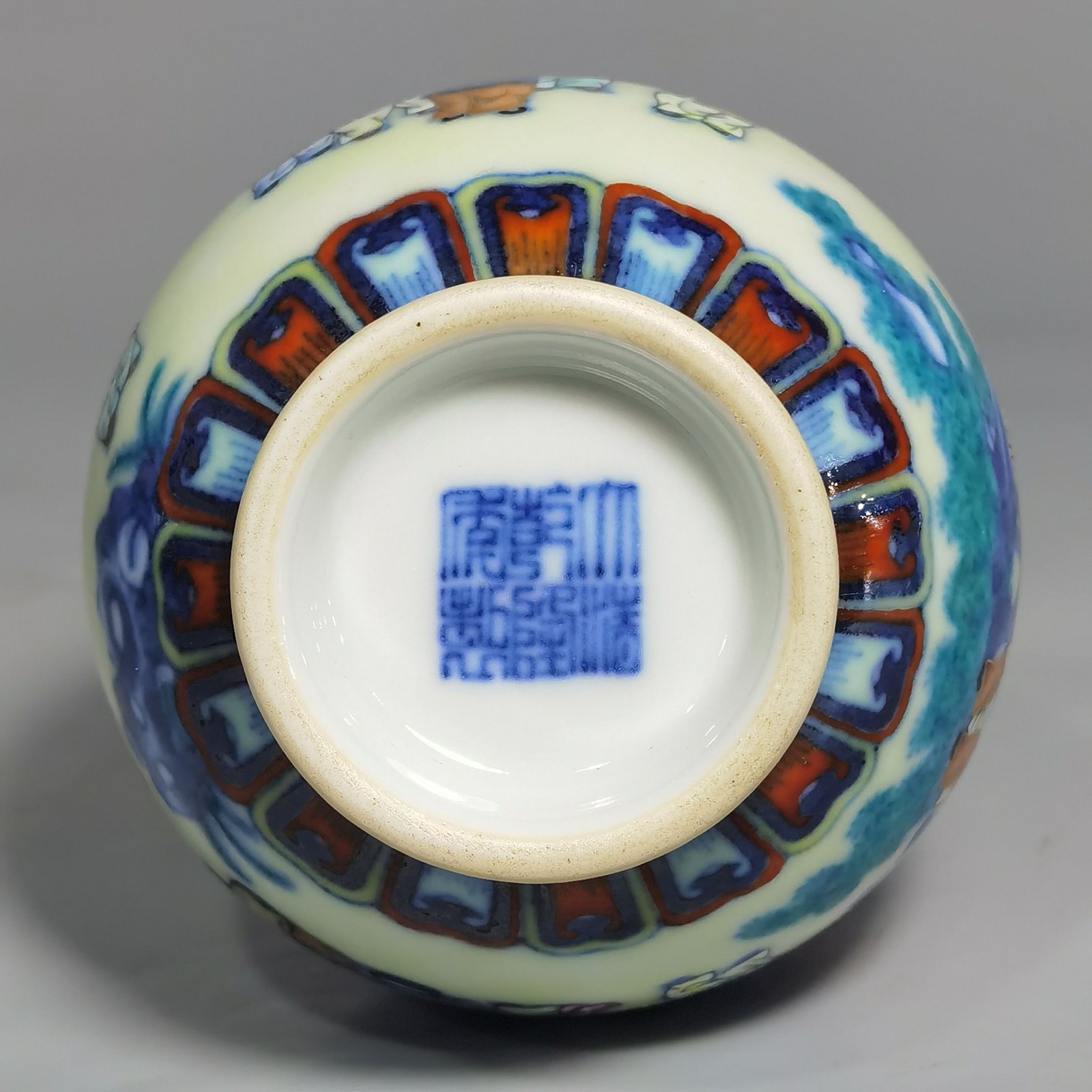 Qing Dynasty Qianlong blue and white jade pot