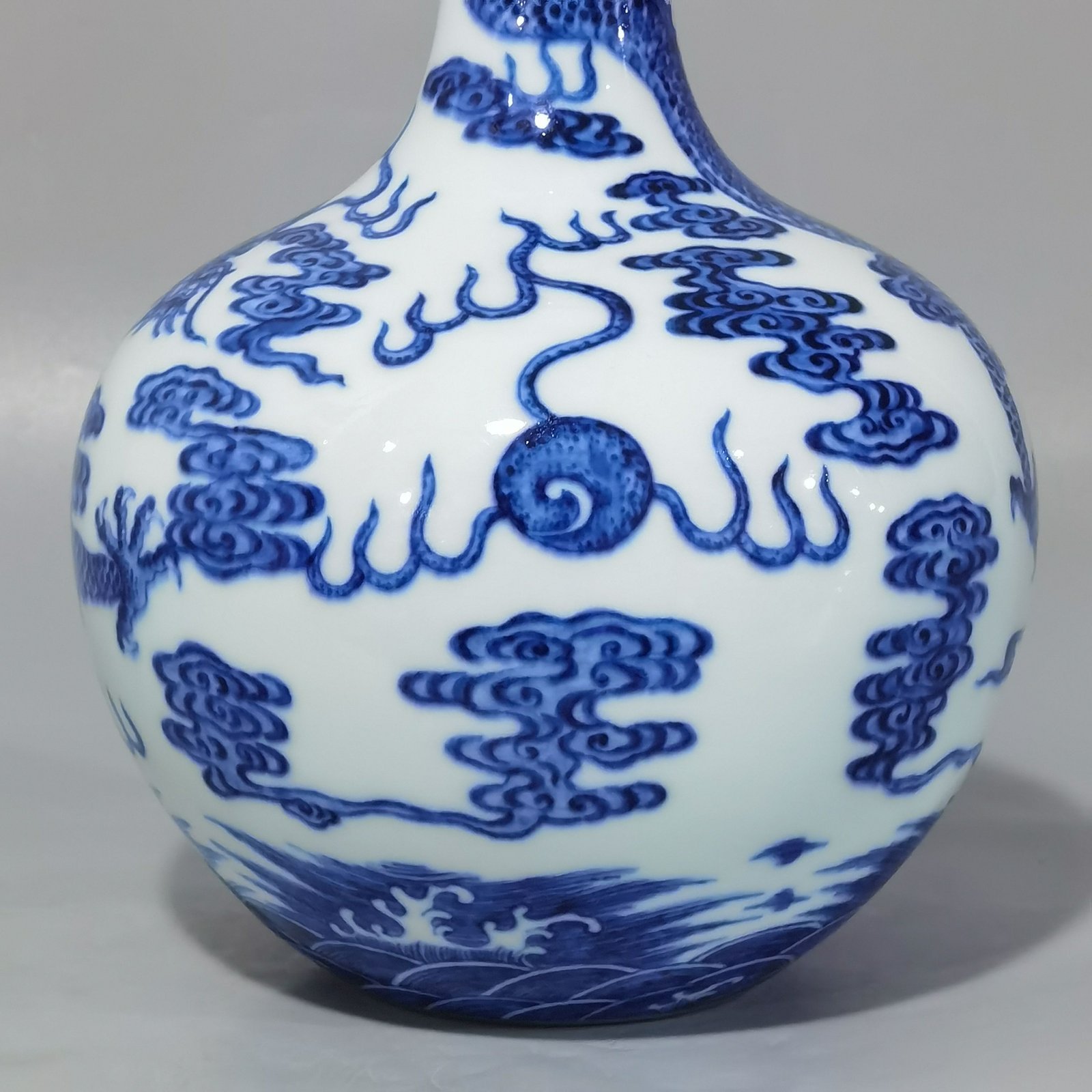 Qing Dynasty Qianlong blue and white sea water cloud and dragon pattern celestial vase