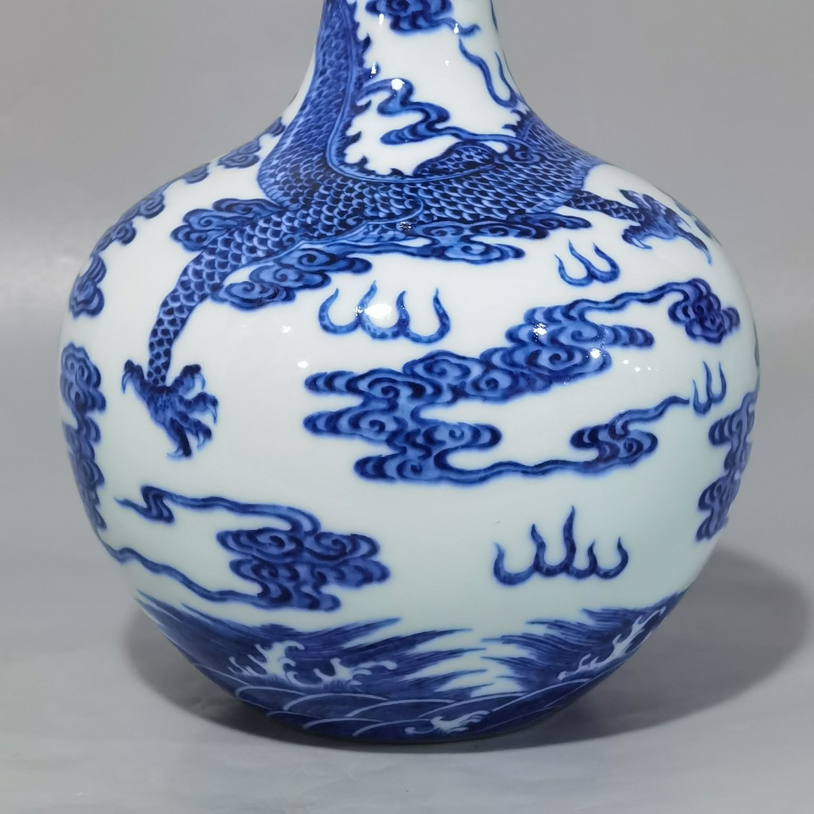 Qing Dynasty Qianlong blue and white sea water cloud and dragon pattern celestial vase