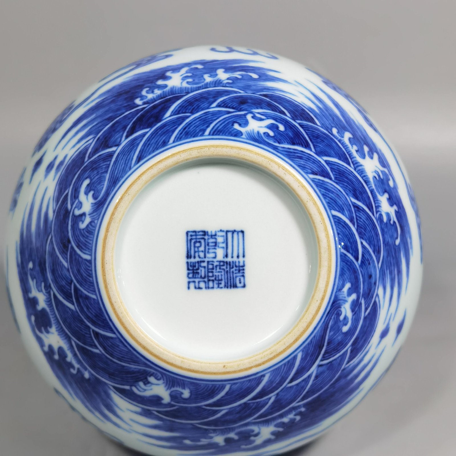 Qing Dynasty Qianlong blue and white sea water cloud and dragon pattern celestial vase