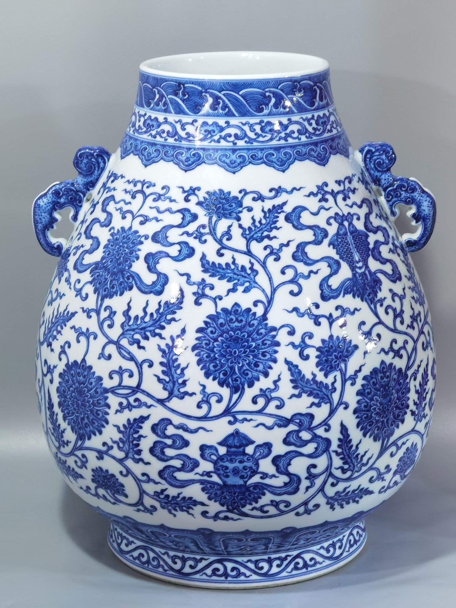 Qing Dynasty Qianlong blue and white entwined branches with eight treasures and lotus