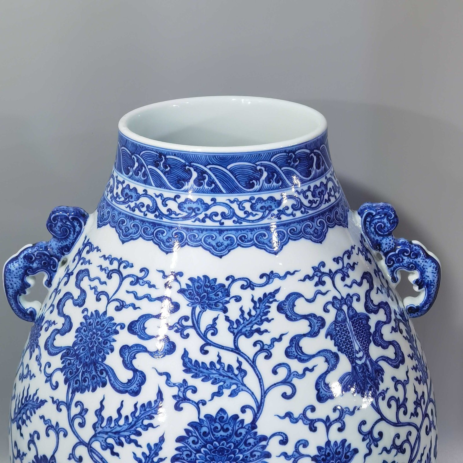 Qing Dynasty Qianlong blue and white entwined branches with eight treasures and lotus