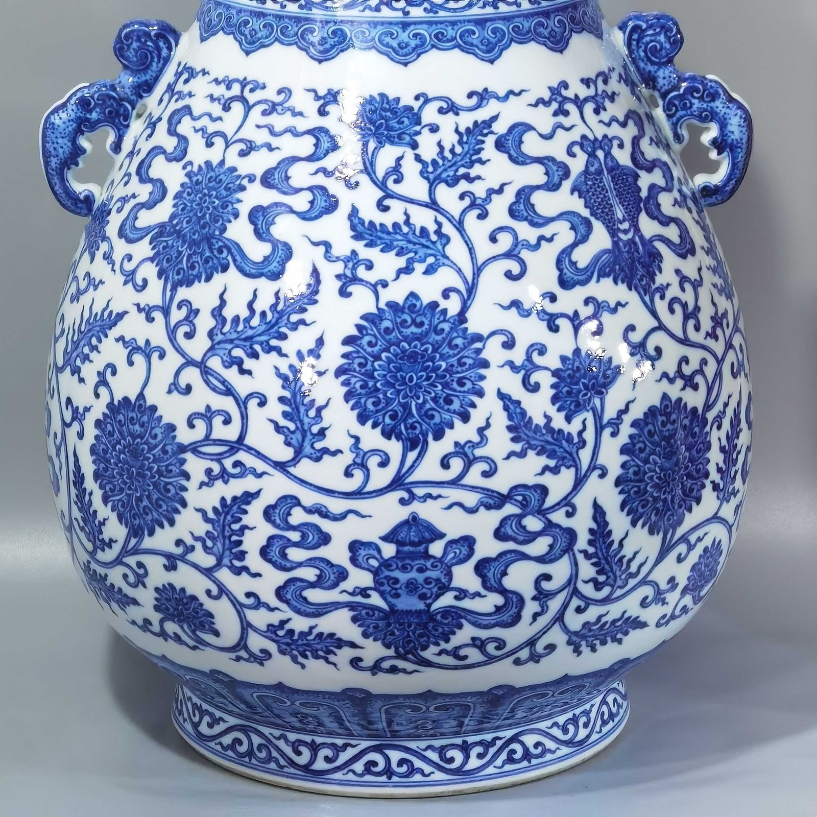 Qing Dynasty Qianlong blue and white entwined branches with eight treasures and lotus