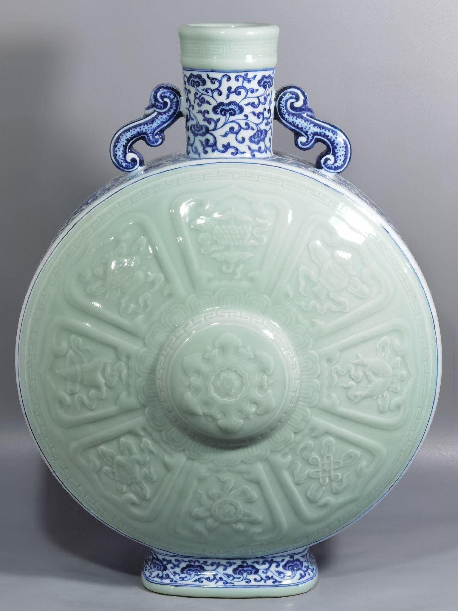 Qing Dynasty Qianlong blue and white lotus bean green glaze double ears and moon holding flat vase