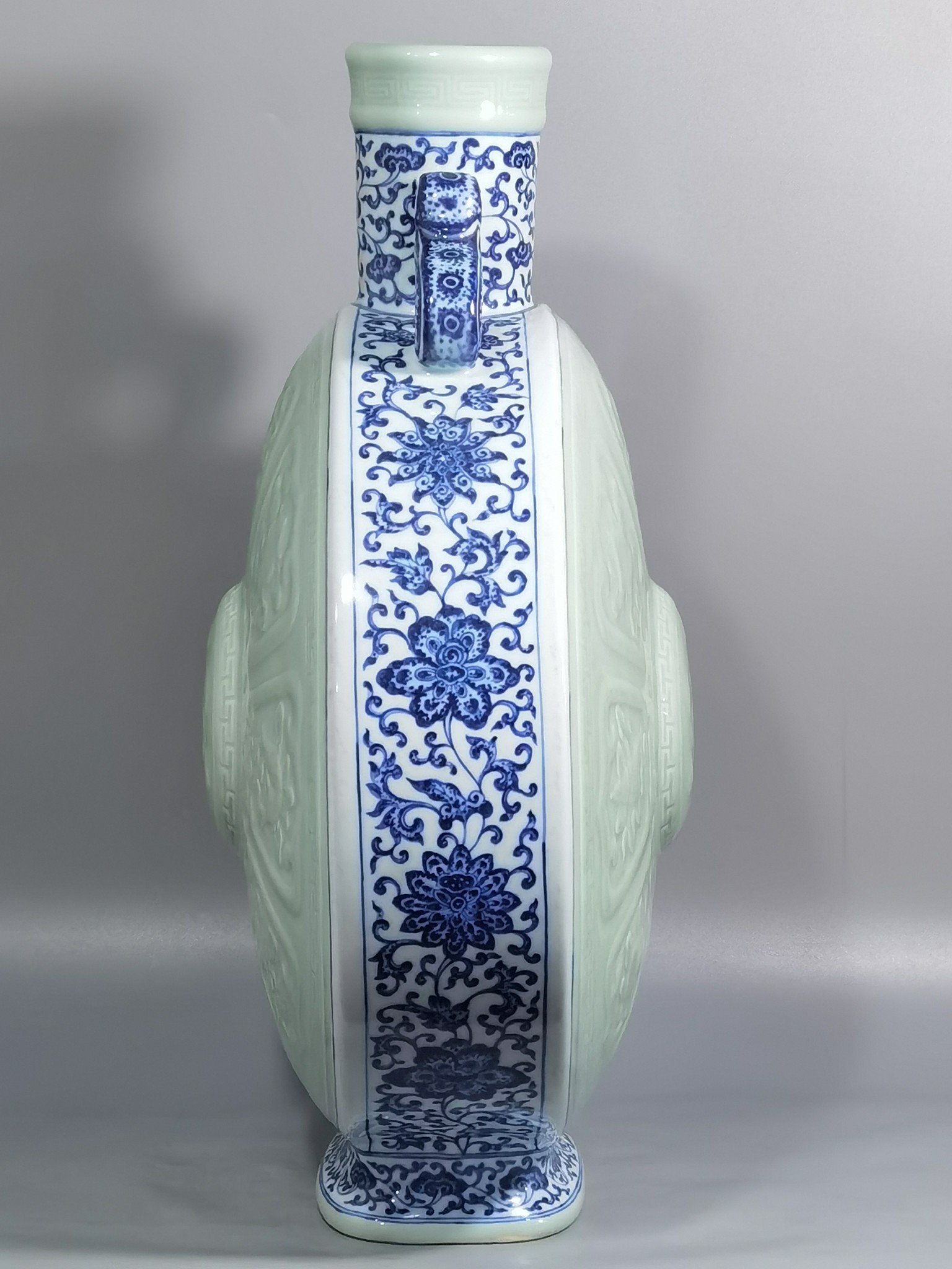 Qing Dynasty Qianlong blue and white lotus bean green glaze double ears and moon holding flat vase