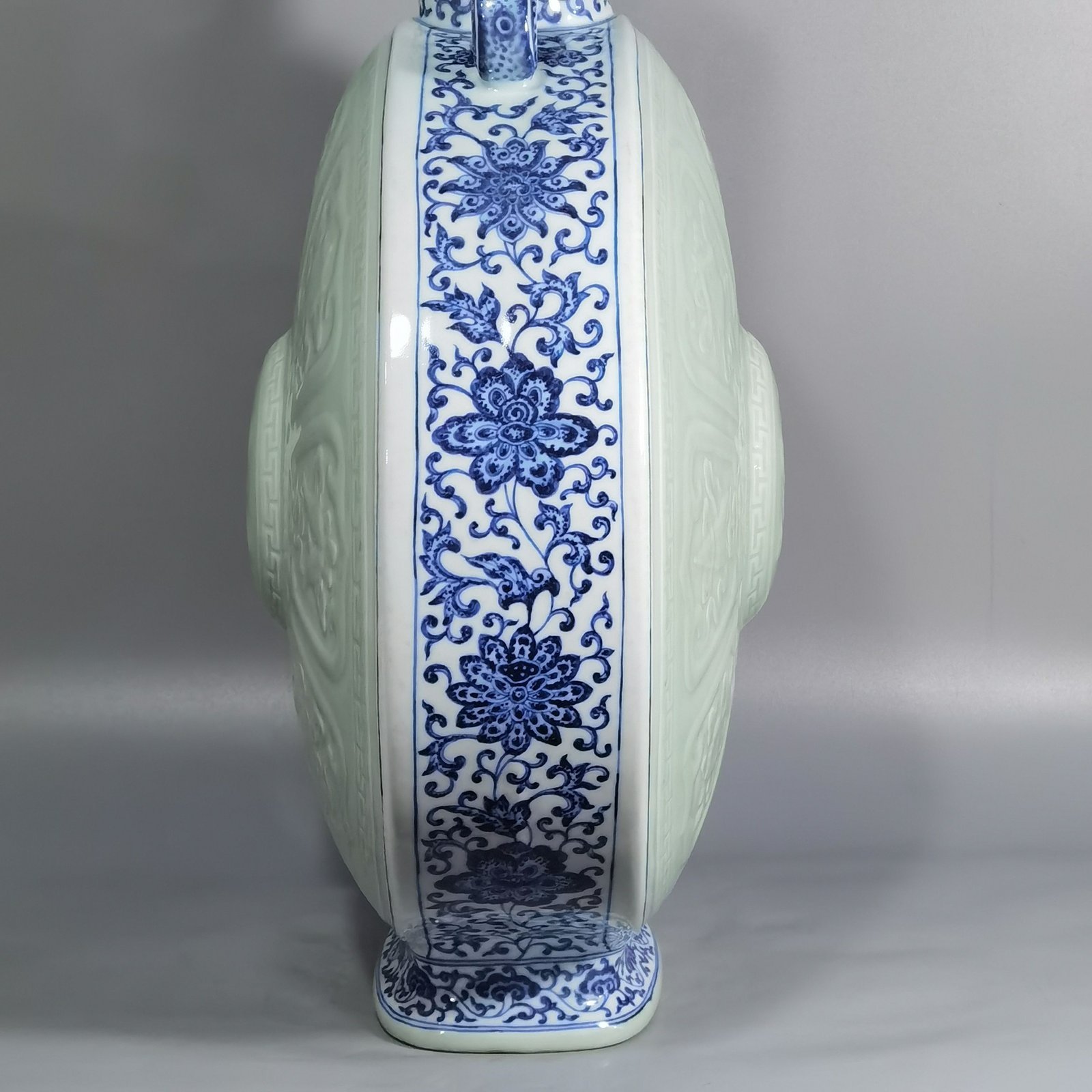 Qing Dynasty Qianlong blue and white lotus bean green glaze double ears and moon holding flat vase