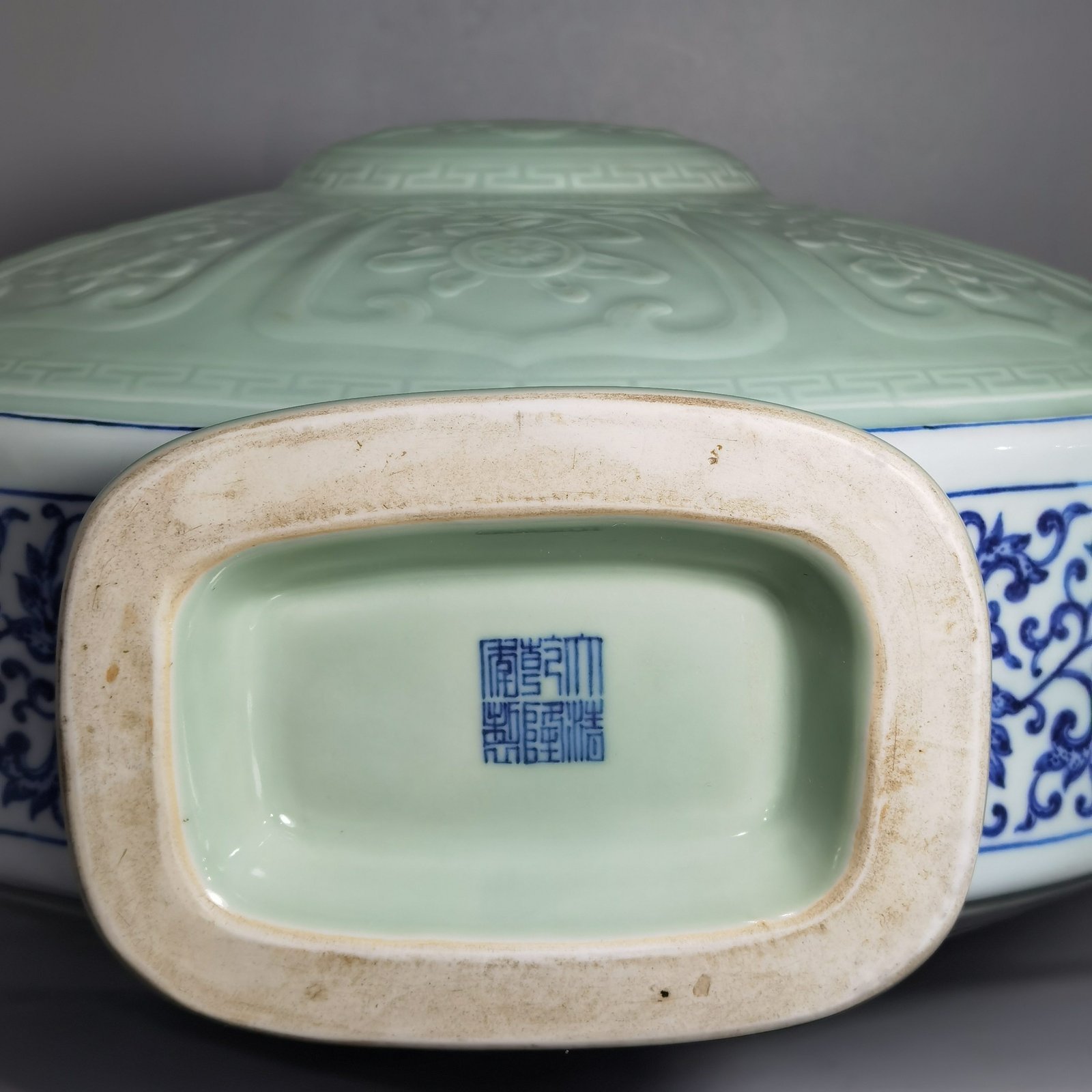 Qing Dynasty Qianlong blue and white lotus bean green glaze double ears and moon holding flat vase