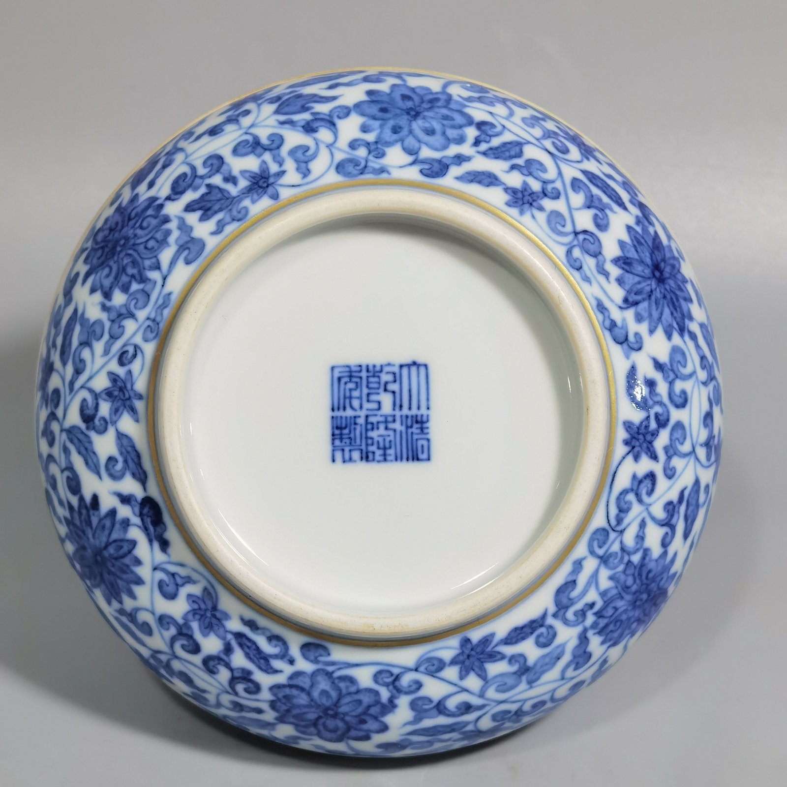 Qing Dynasty Qianlong blue and white lotus pattern pastel quail print box