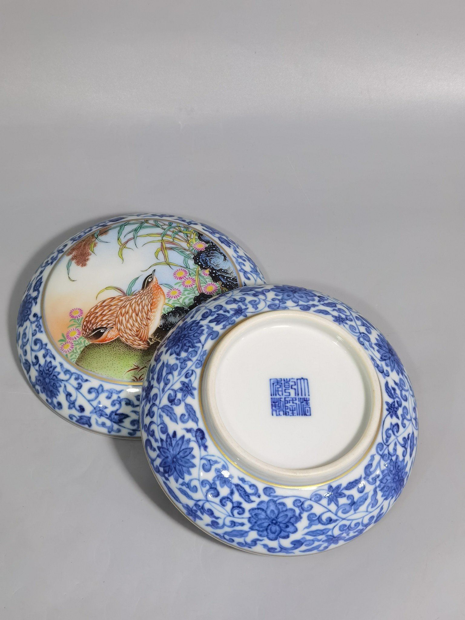 Qing Dynasty Qianlong blue and white lotus pattern pastel quail print box
