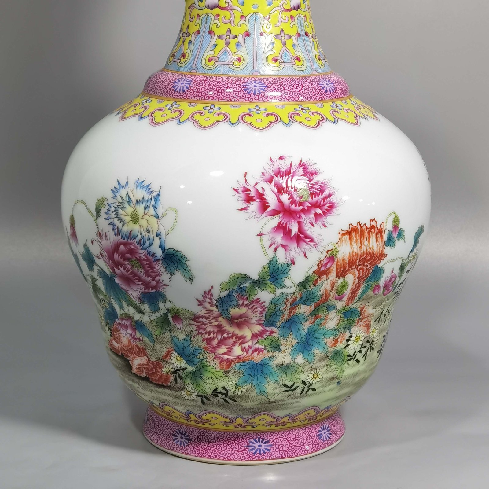 Qing Dynasty Qianlong yellow ground pastel passionflower mphora