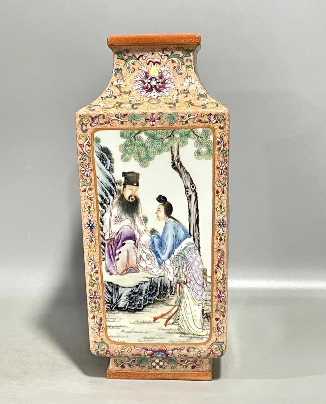 Qing Dynasty Qianlong square vase with four beautiful pictures