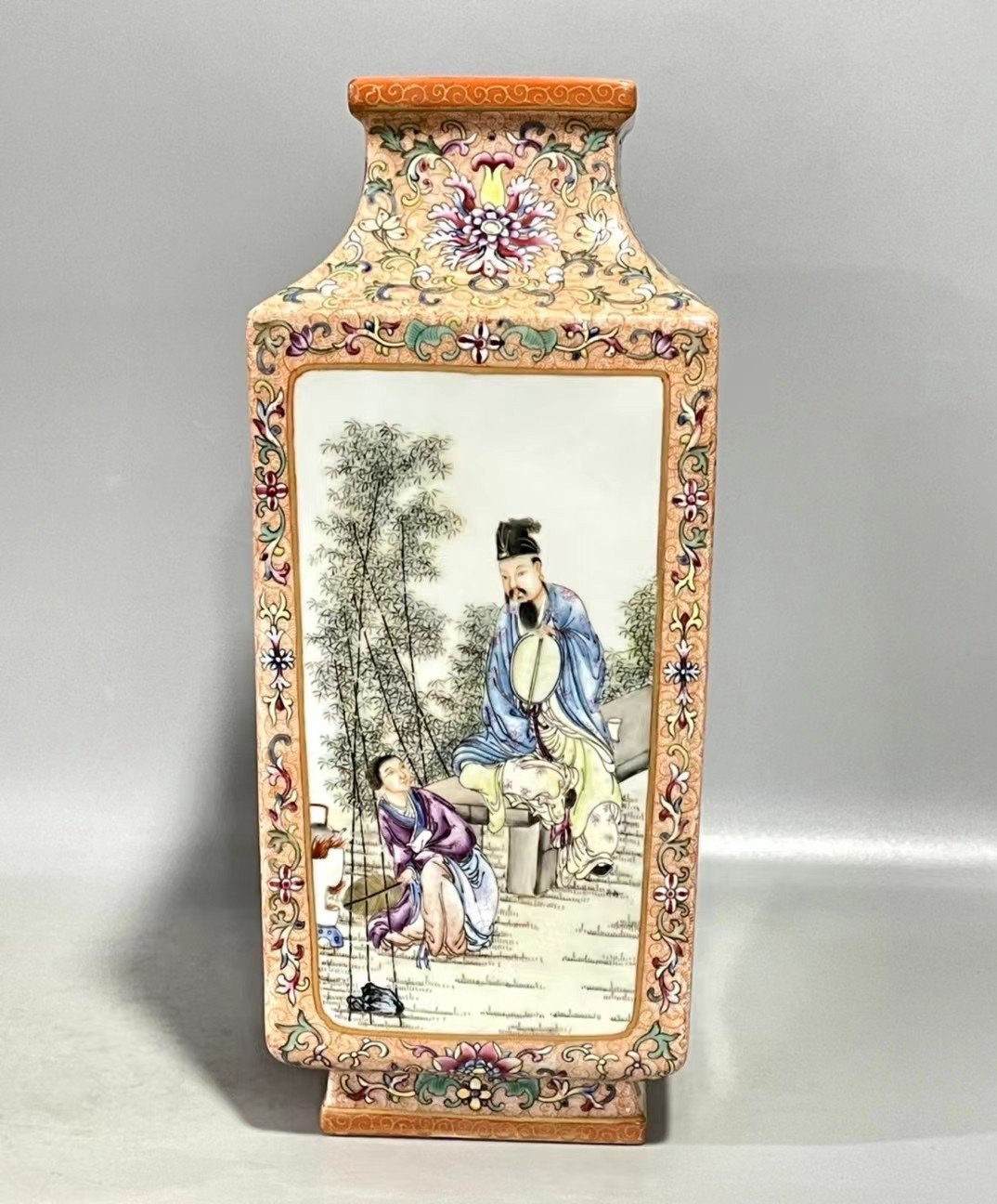 Qing Dynasty Qianlong square vase with four beautiful pictures