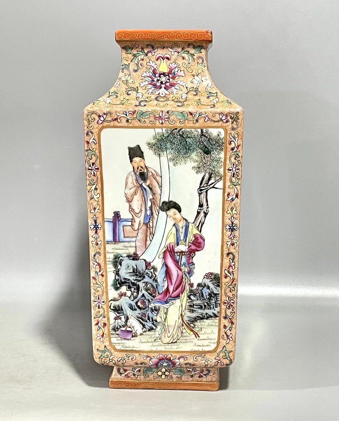 Qing Dynasty Qianlong square vase with four beautiful pictures
