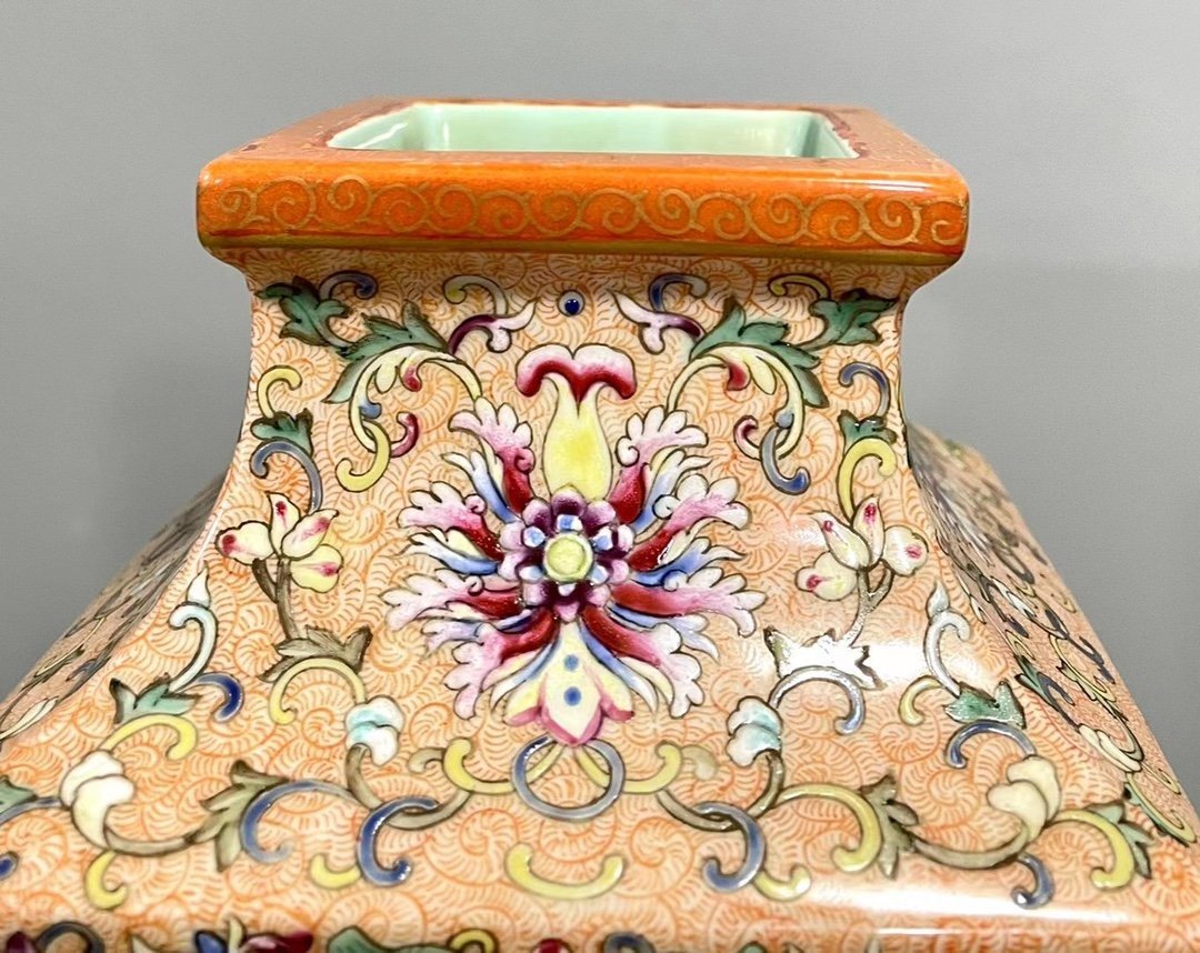 Qing Dynasty Qianlong square vase with four beautiful pictures