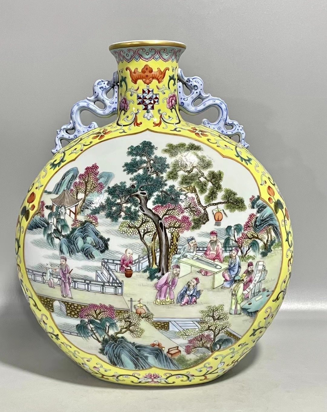 Qing Dynasty Qianlong Yangcai yellow ground figure with two ears holding moon vase