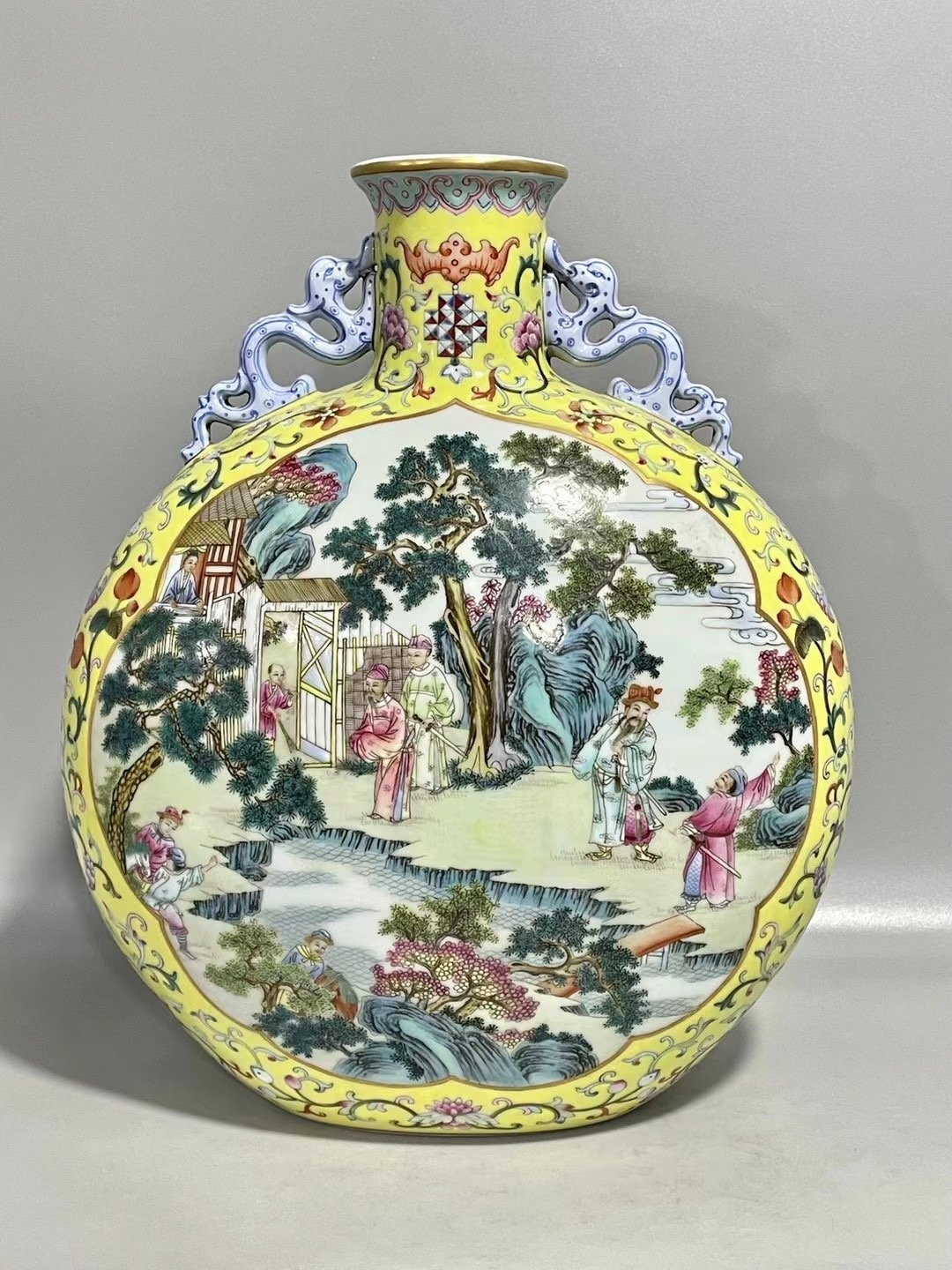 Qing Dynasty Qianlong Yangcai yellow ground figure with two ears holding moon vase