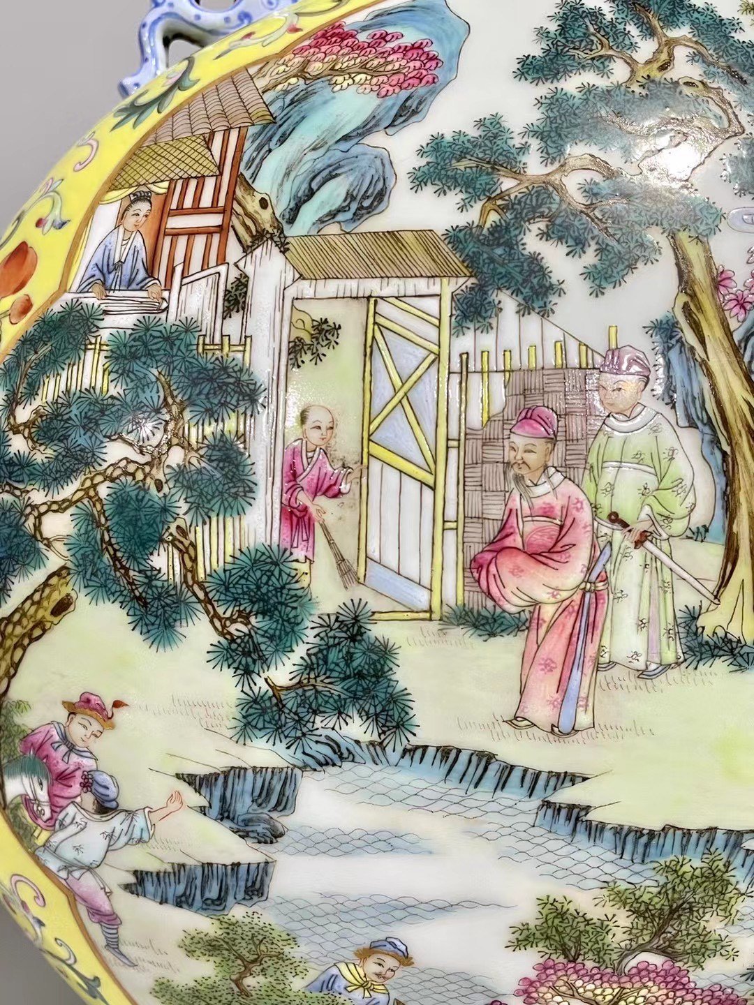 Qing Dynasty Qianlong Yangcai yellow ground figure with two ears holding moon vase
