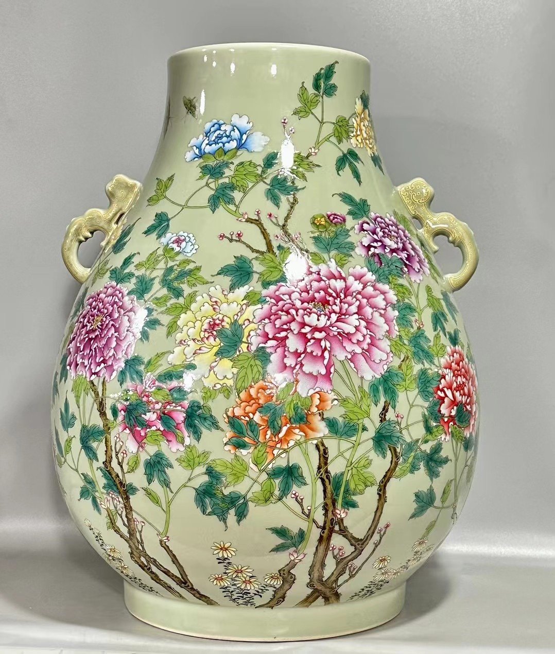Qing Dynasty Qianlong enamel bean green glaze double-eared statue