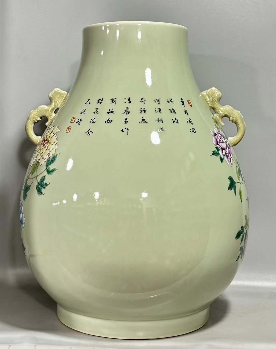 Qing Dynasty Qianlong enamel bean green glaze double-eared statue