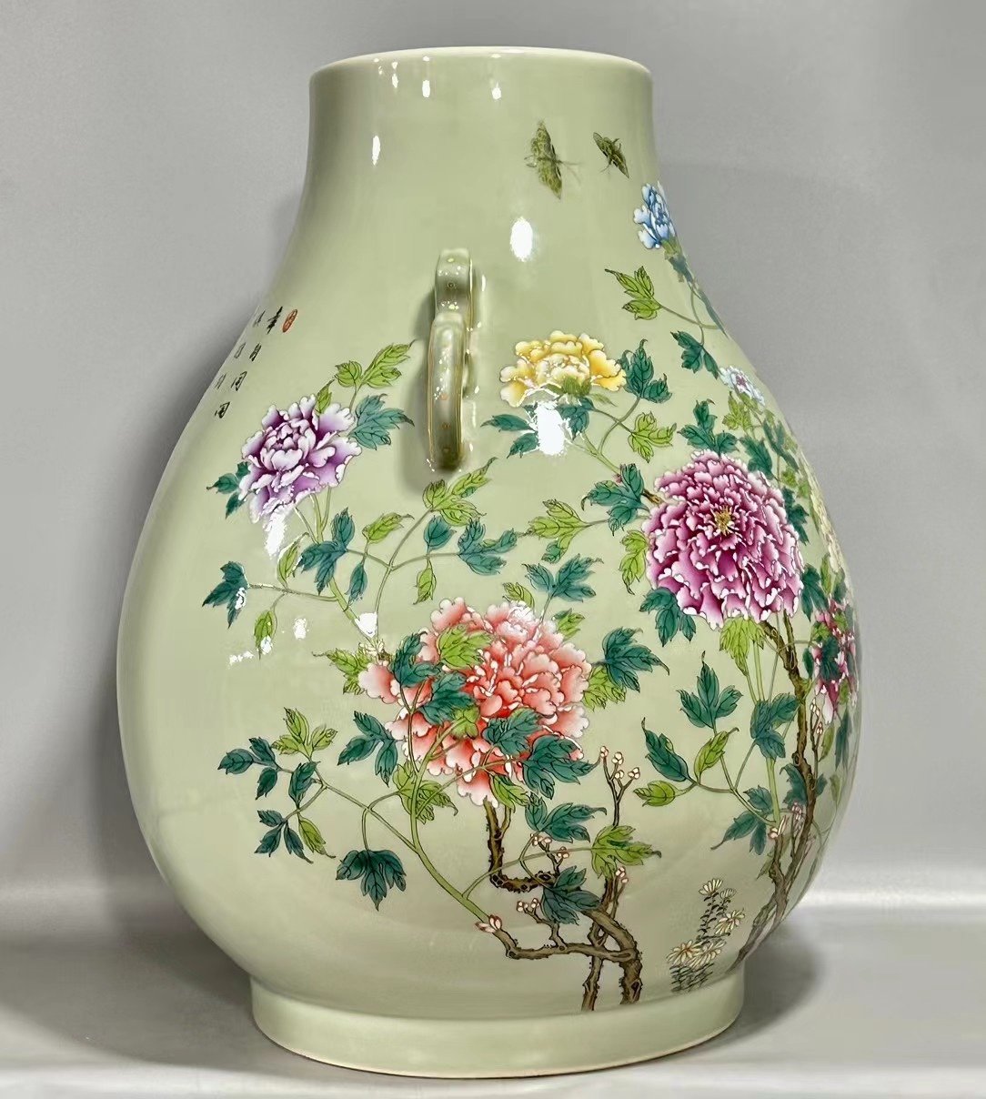 Qing Dynasty Qianlong enamel bean green glaze double-eared statue