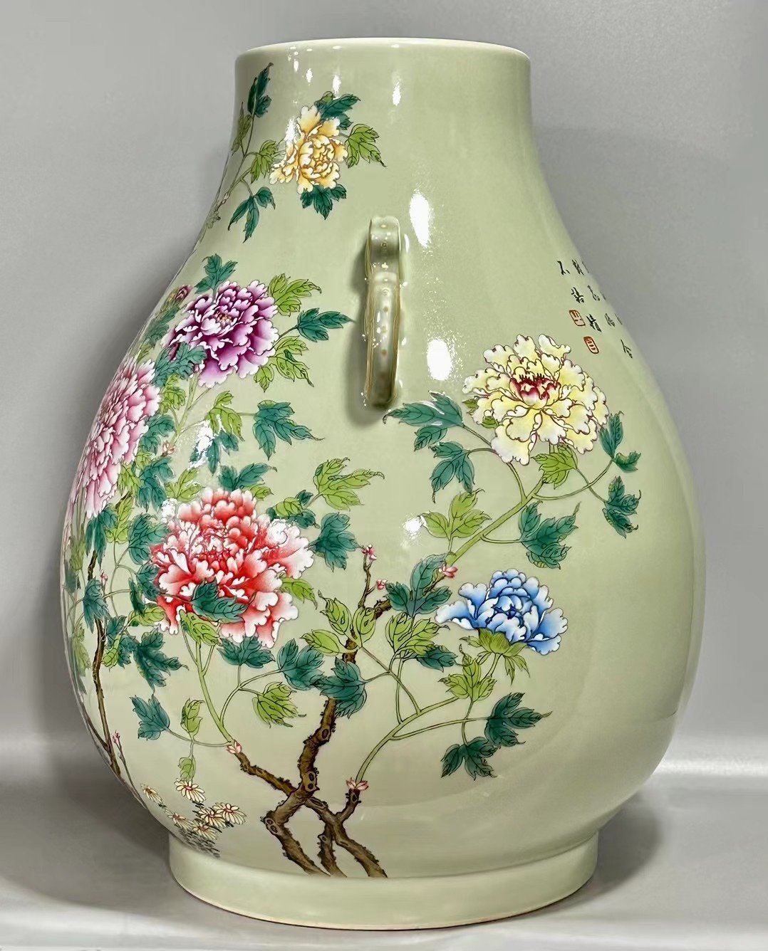 Qing Dynasty Qianlong enamel bean green glaze double-eared statue