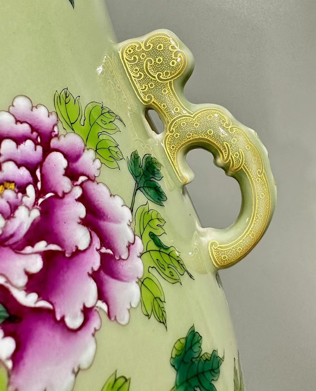 Qing Dynasty Qianlong enamel bean green glaze double-eared statue