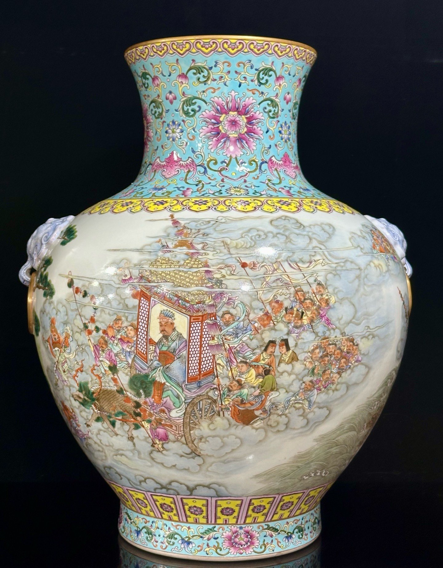 Qing Dynasty Qianlong foreign-colored turquoise-green glaze with flowers