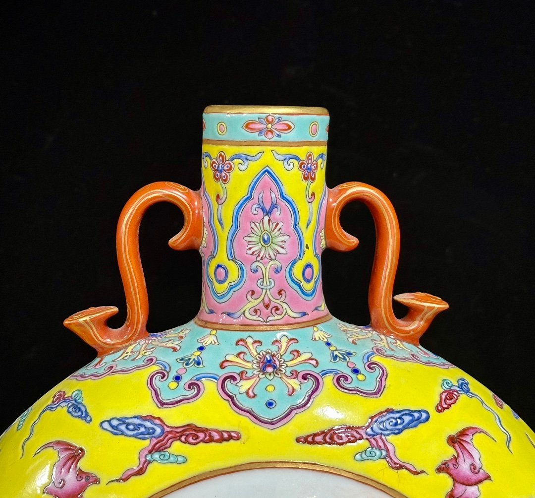 Qing Dynasty Qianlong lemon yellow glazed cloud bat window double-eared moon vase
