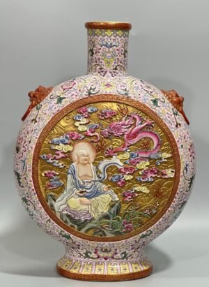Qing Dynasty Qianlong vase with two ears