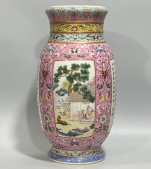 Qing Dynasty Qianlong rouge and red passion flower branches wrapped scroll-topped east melon vase