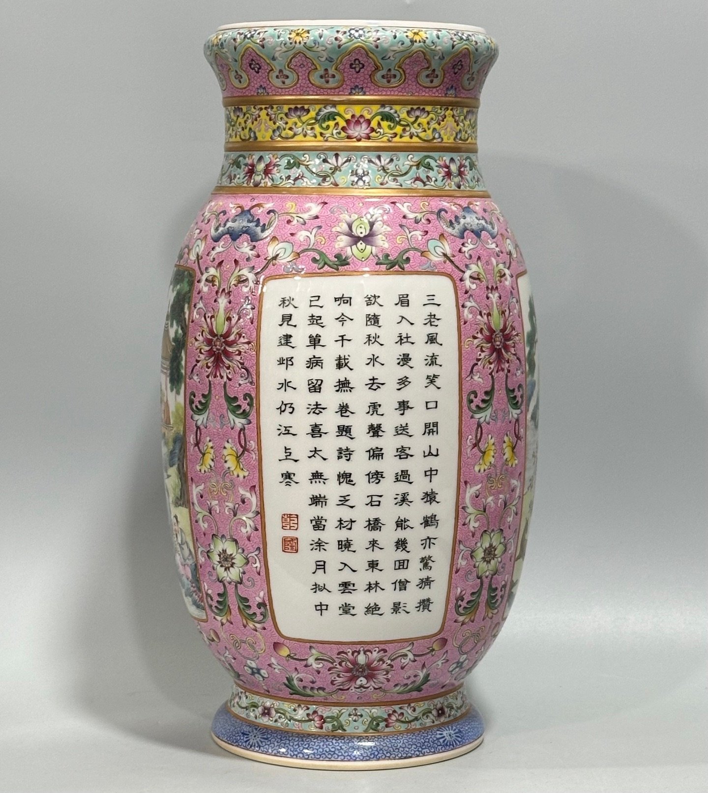 Qing Dynasty Qianlong rouge and red passion flower branches wrapped scroll-topped east melon vase