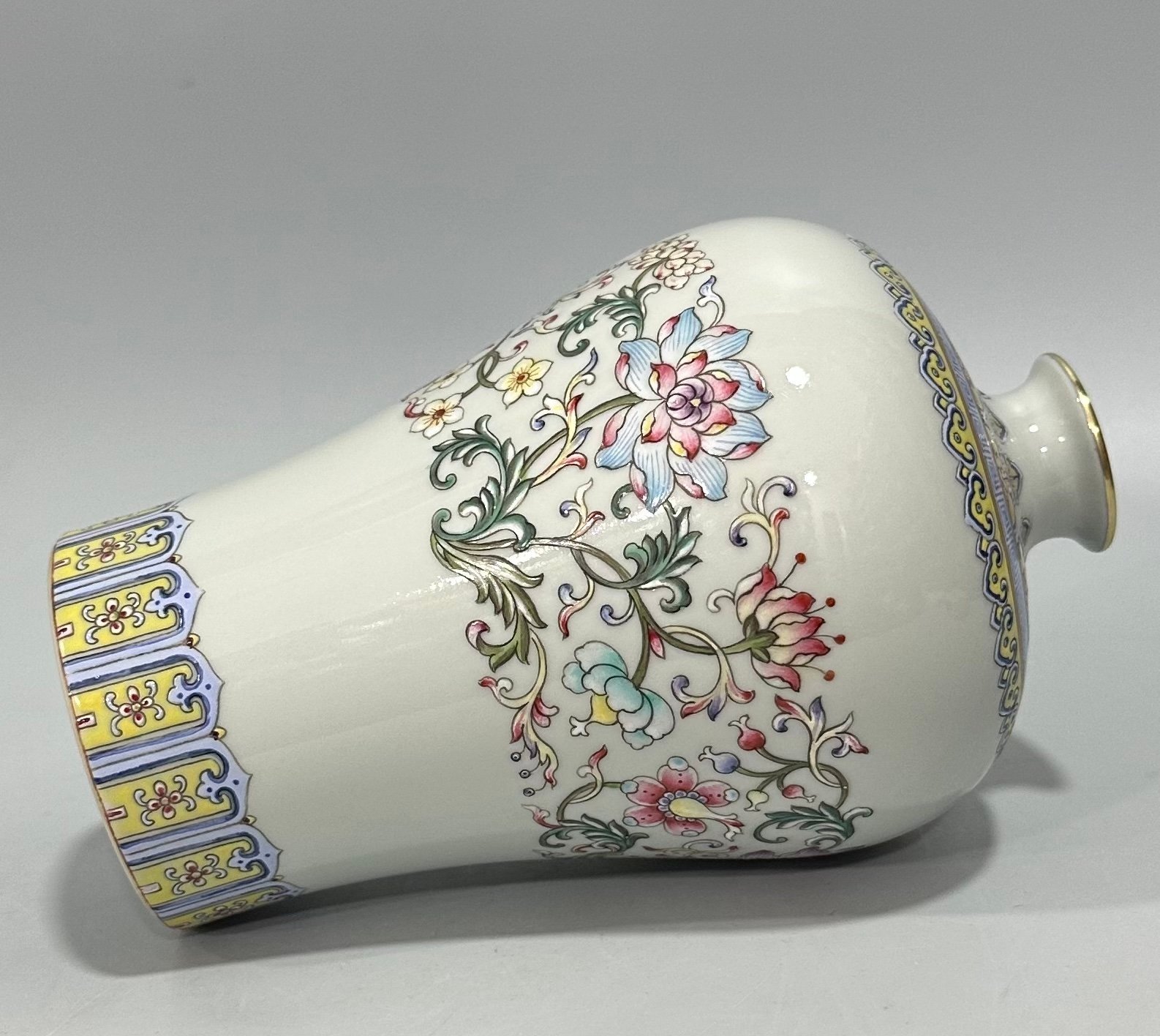 Qing Dynasty Qianlong Yangcai plum vase with passion flower