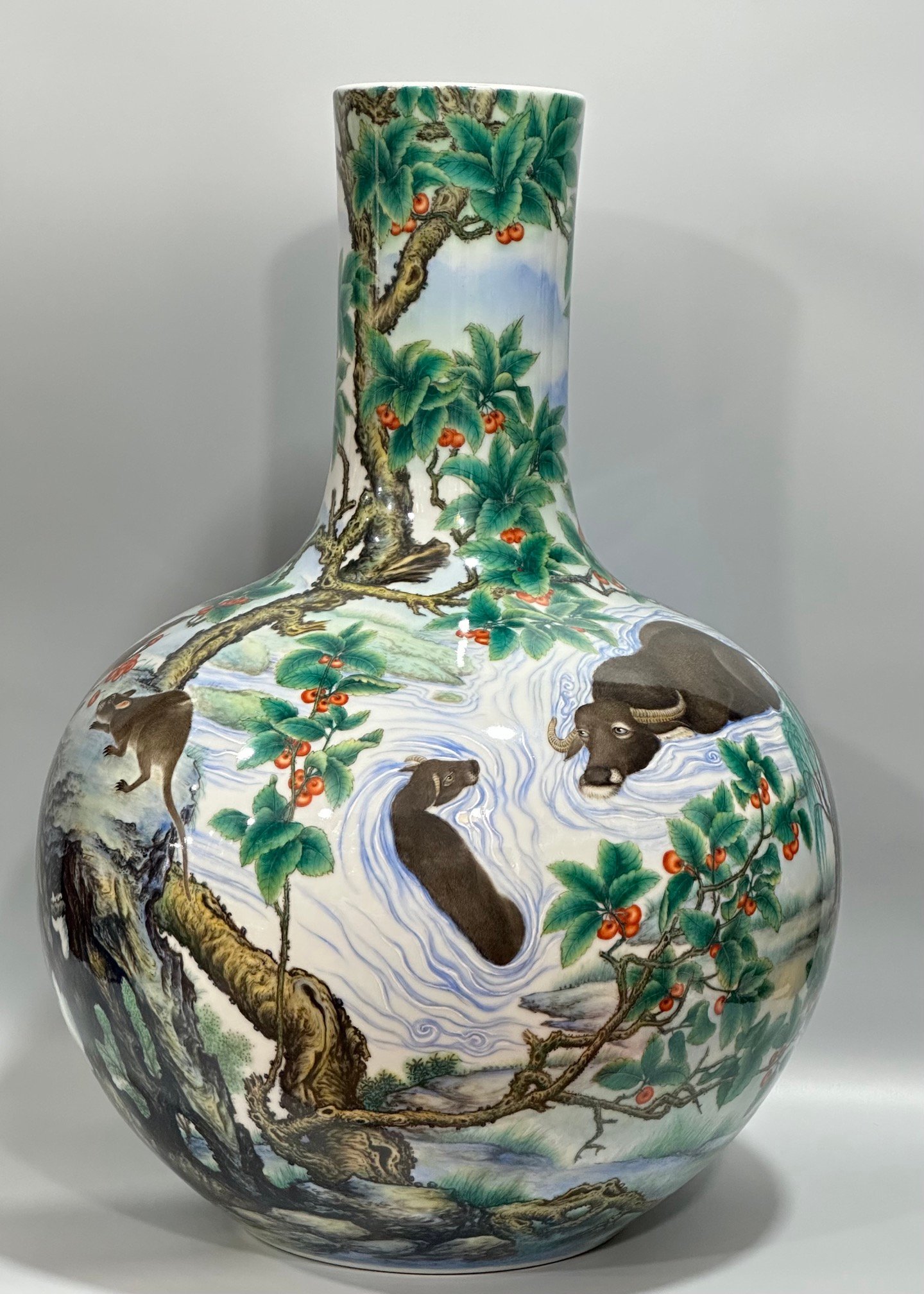 Qing Dynasty Qianlong Enamel Liuhe nimal pattern celestial sphere vase
