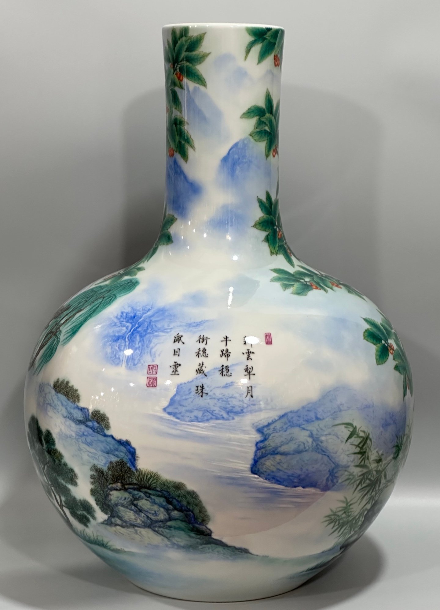 Qing Dynasty Qianlong Enamel Liuhe nimal pattern celestial sphere vase