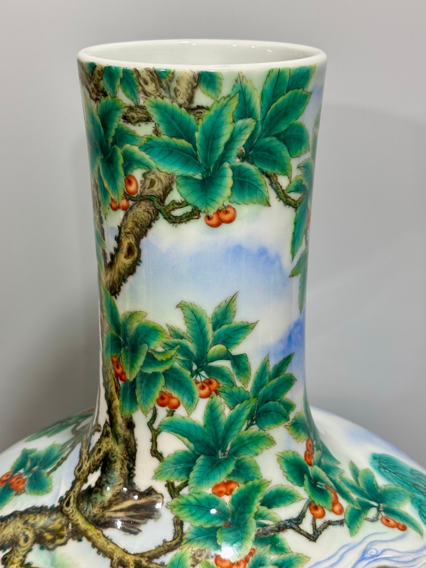 Qing Dynasty Qianlong Enamel Liuhe nimal pattern celestial sphere vase