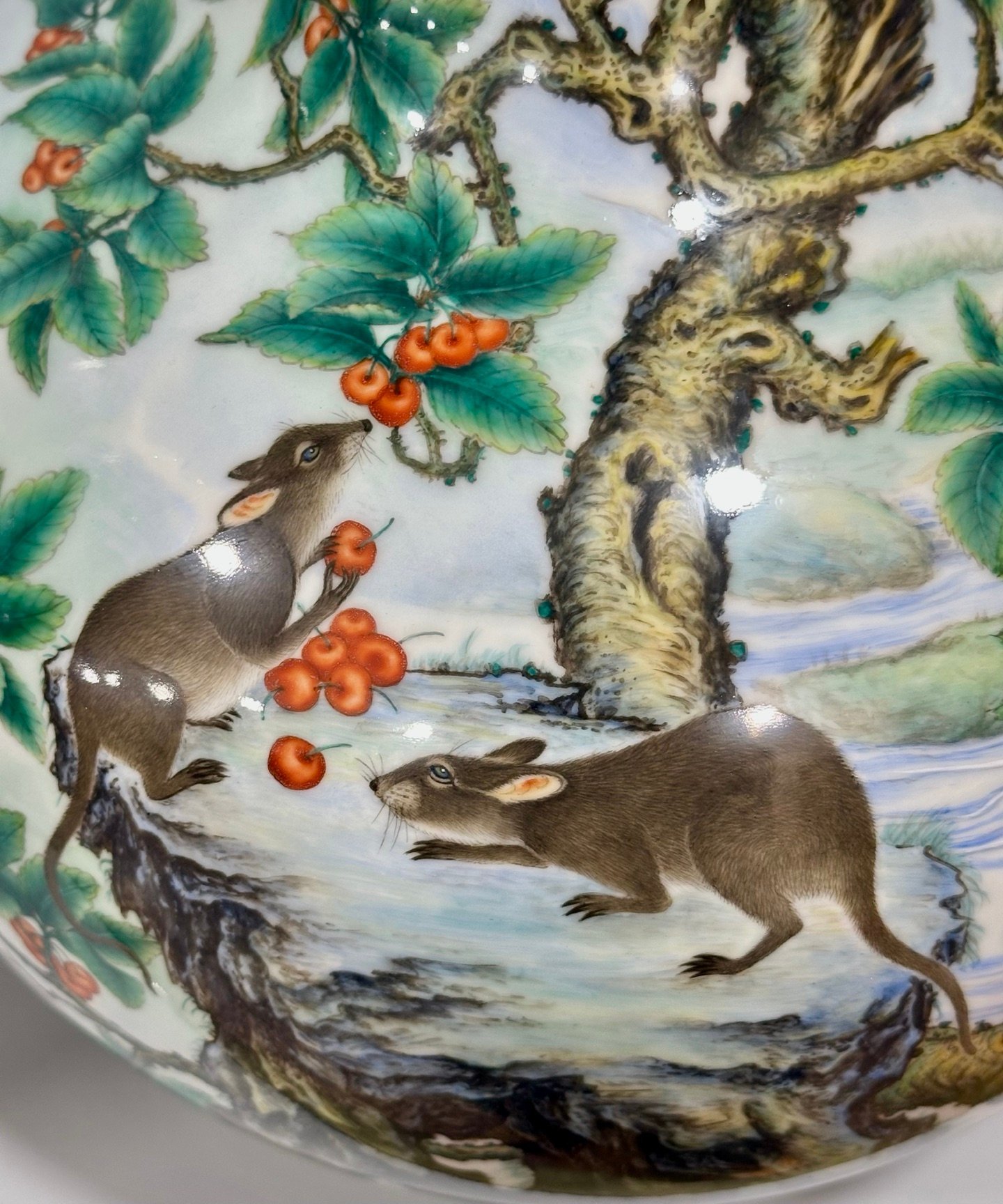 Qing Dynasty Qianlong Enamel Liuhe nimal pattern celestial sphere vase