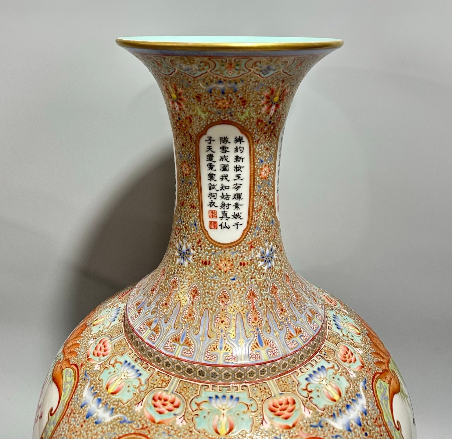 Qing Dynasty Qianlong enamel and gold-painted window flower and bird poetry appreciation vase