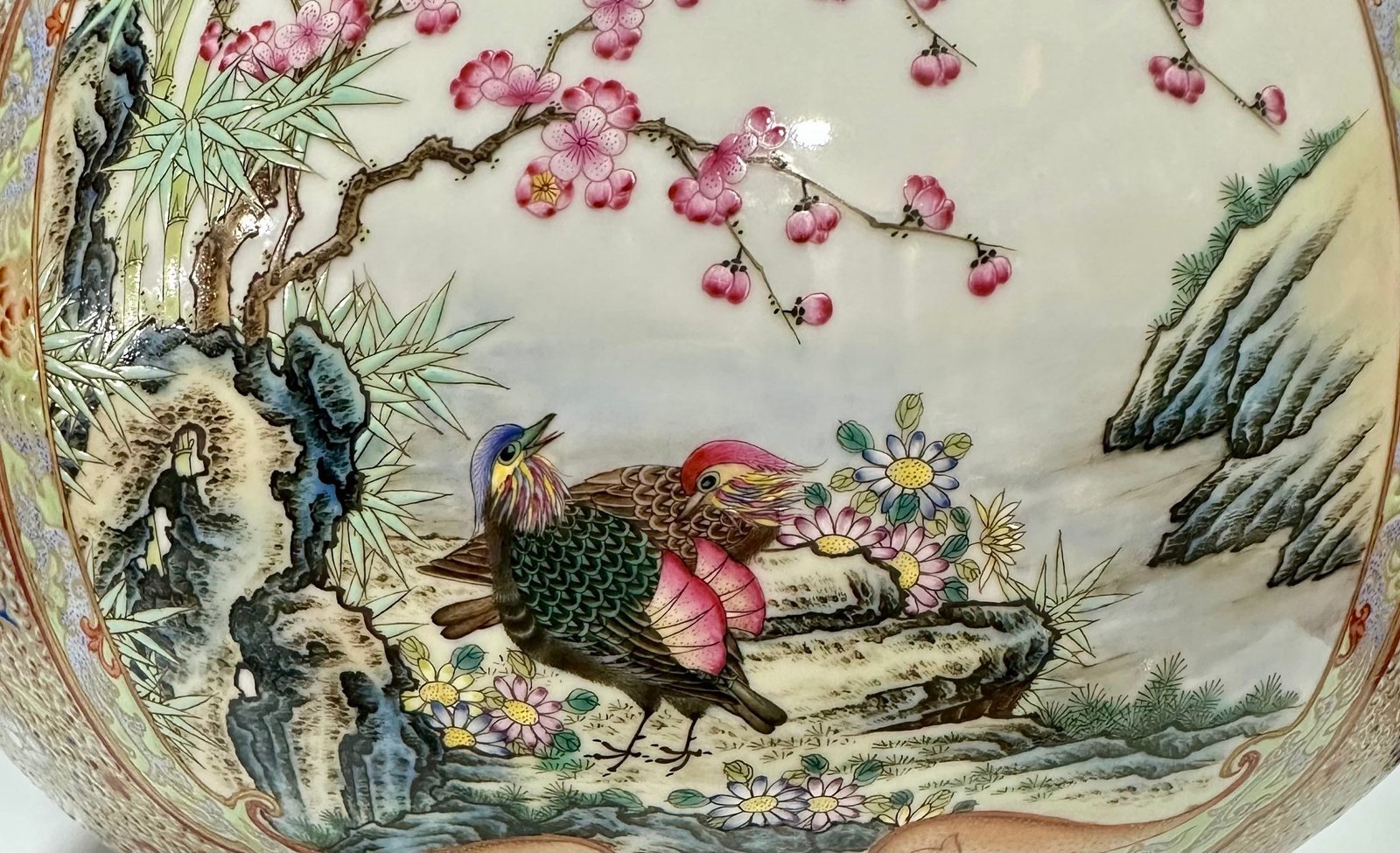 Qing Dynasty Qianlong enamel and gold-painted window flower and bird poetry appreciation vase