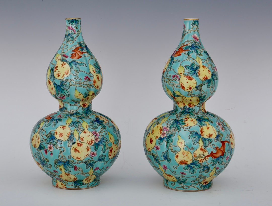 Qing Dynasty Qianlong Enamel turquoise green glaze gourd vase