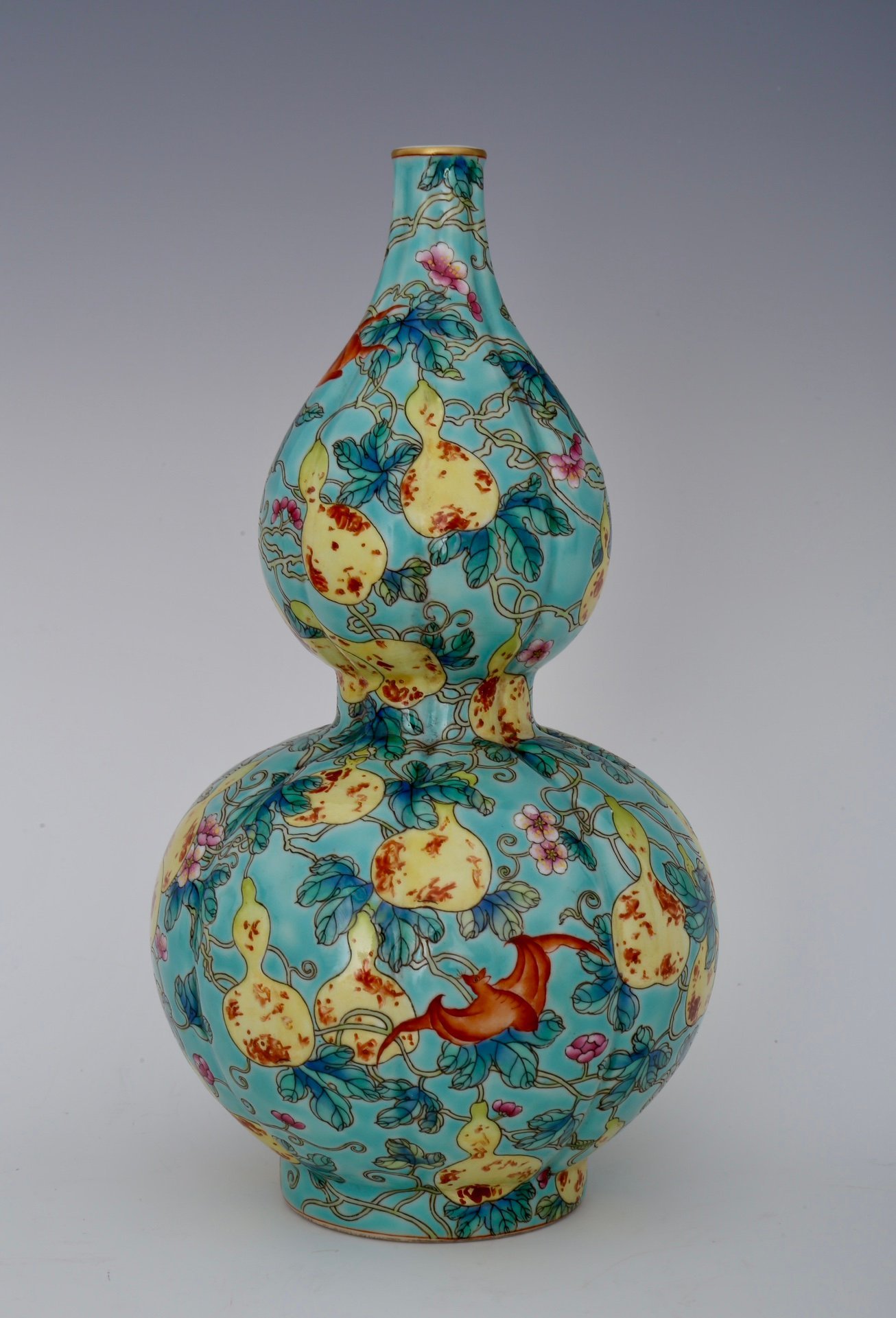 Qing Dynasty Qianlong Enamel turquoise green glaze gourd vase