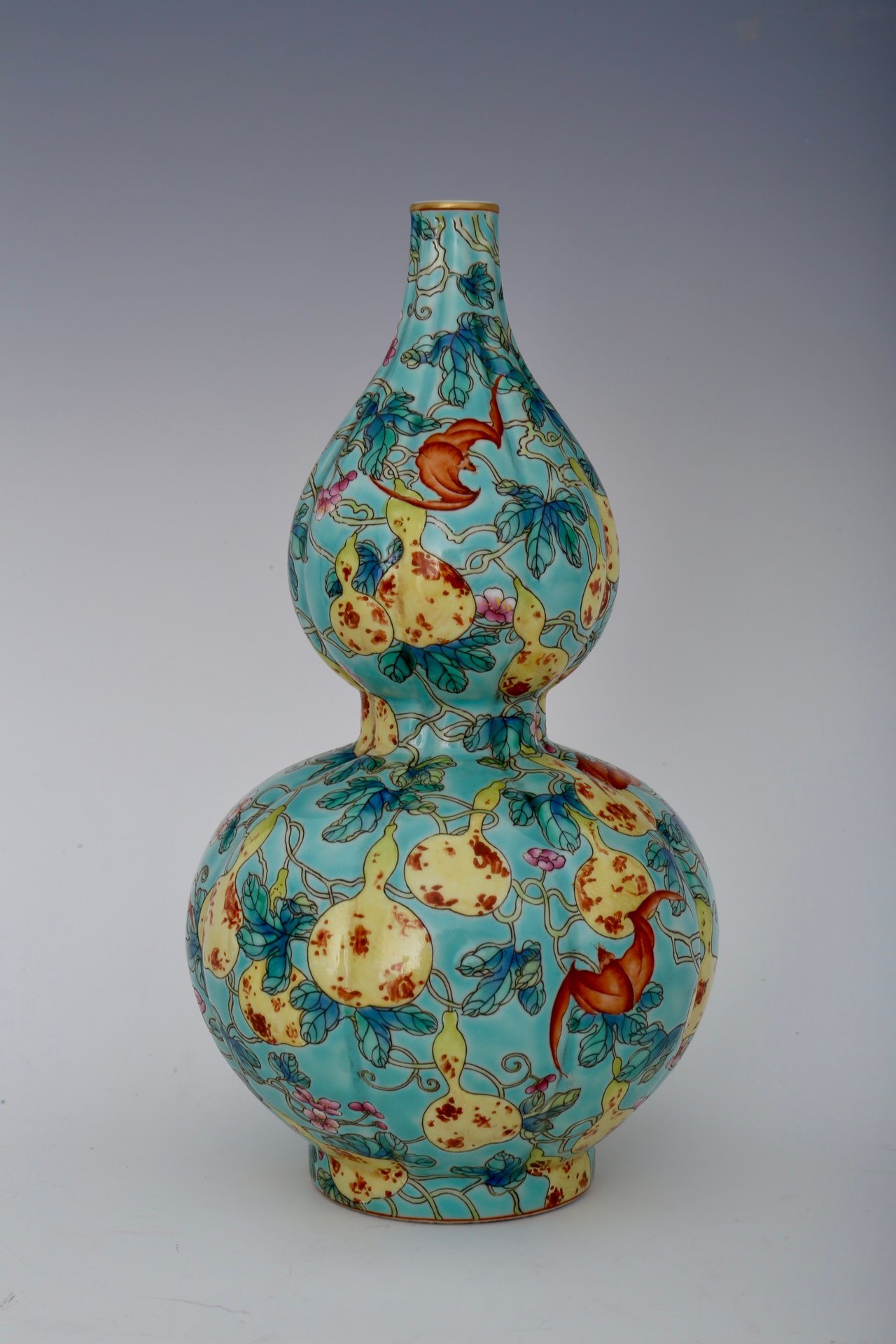 Qing Dynasty Qianlong Enamel turquoise green glaze gourd vase
