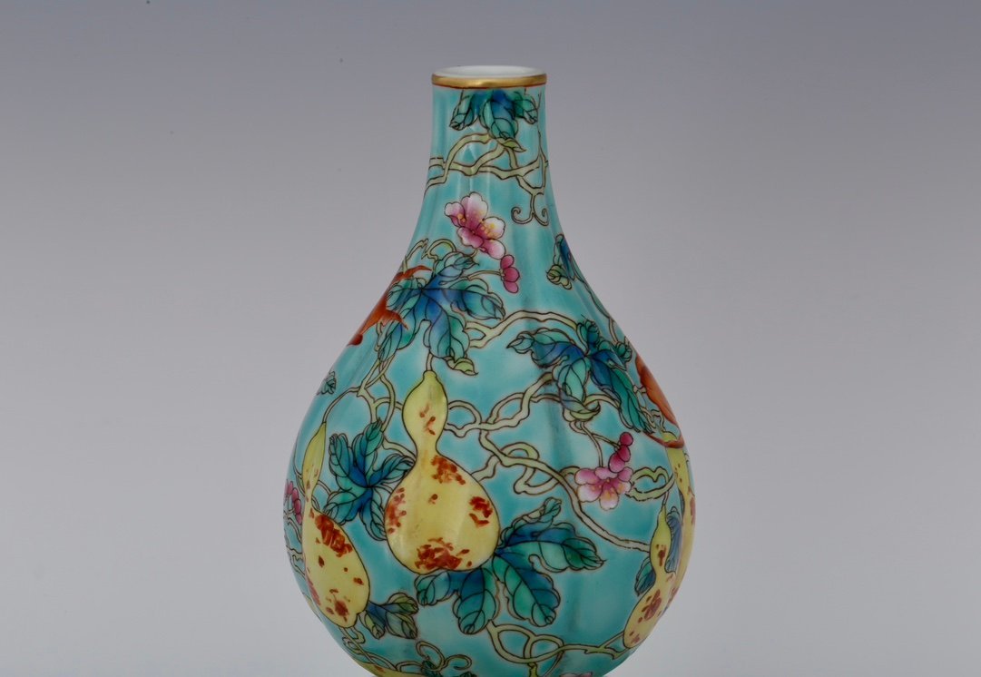 Qing Dynasty Qianlong Enamel turquoise green glaze gourd vase